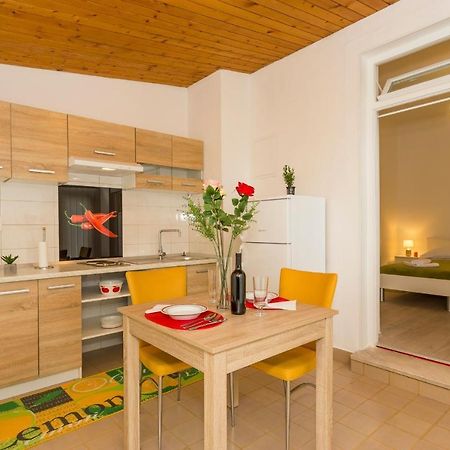 Comfortable Modern Studio With Shaded Patio Split Exterior photo